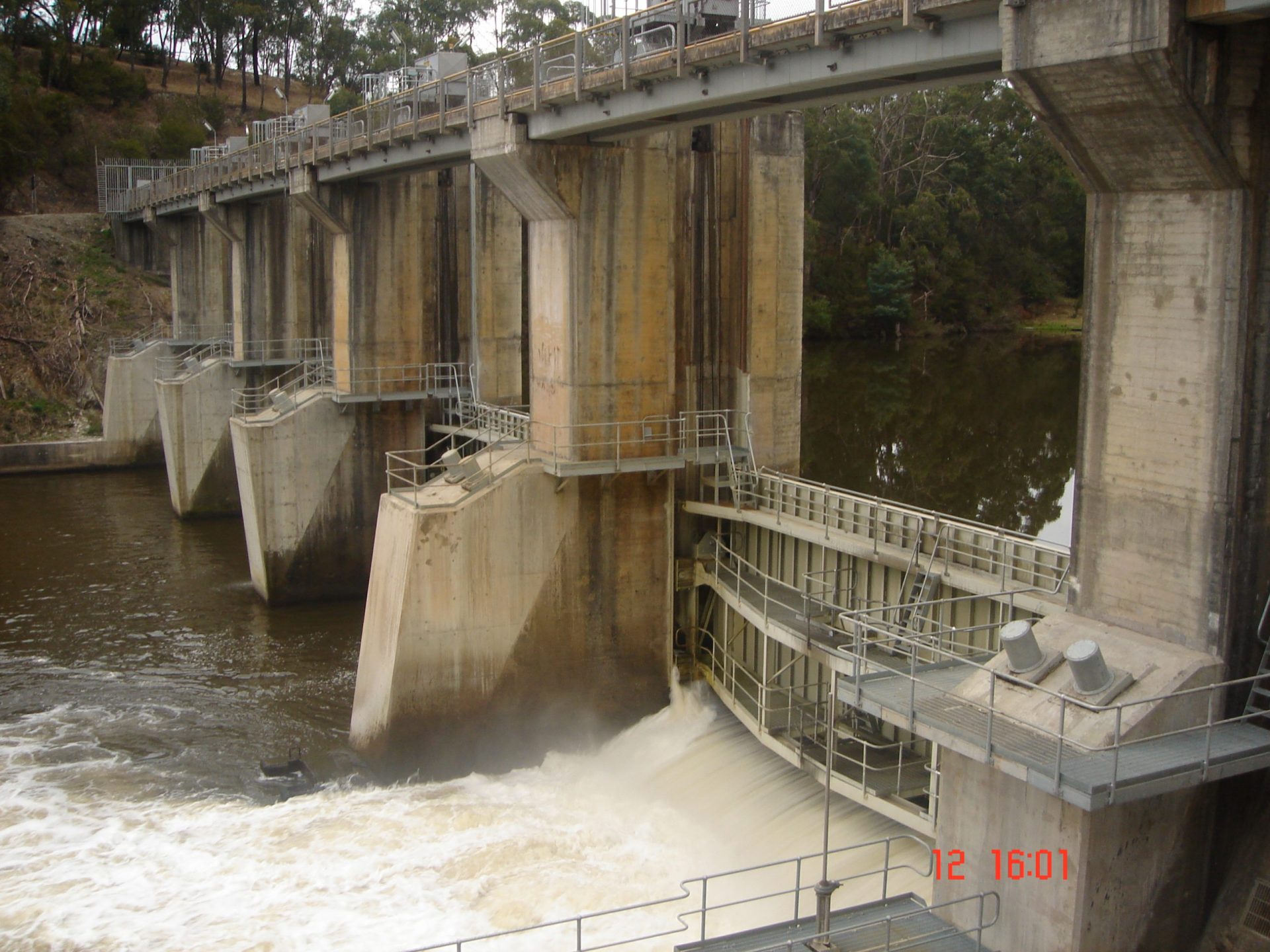 Lake Narracan gates